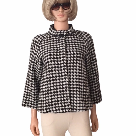 Banana Republic Jackets & Blazers - Banana Republic wool cotton white black houndstooth cape jacket